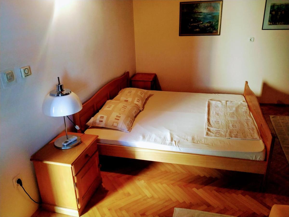 Apartments Asija Brela Buitenkant foto